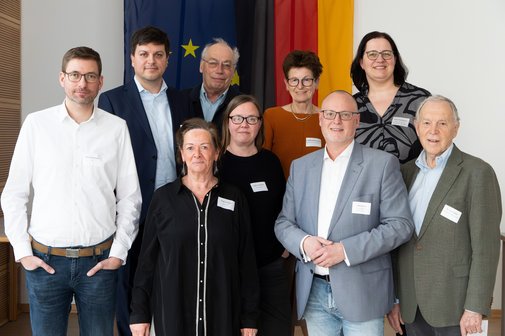 Lars Düsterhöft (SPD), Christian Zander (CDU), Regina Kittler (DIE LINKE), Reinald Purmann (Fachbeirat Care Management), Catrin Wahlen (DIE GRÜNEN), Dr. Angelika Albrecht-Haymann (Fachbeirat Care Management), Falko Liecke (Staatssekretär für Bildung und Jugend), Ellen Haußdörfer (Staatssekretärin für Gesundheit und Pflege), Dr. Ellis Huber (Fachbeirat Care Management).